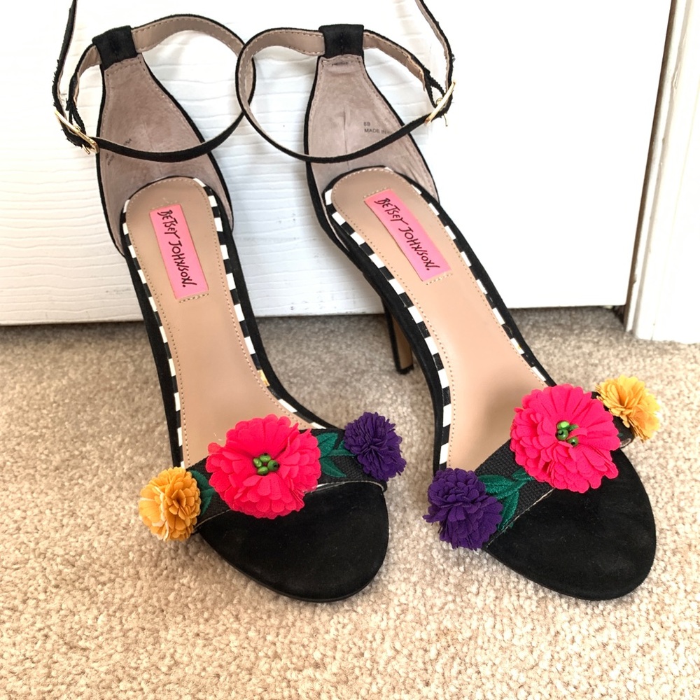 Betsey Johnson floral strapped heels- 8b
